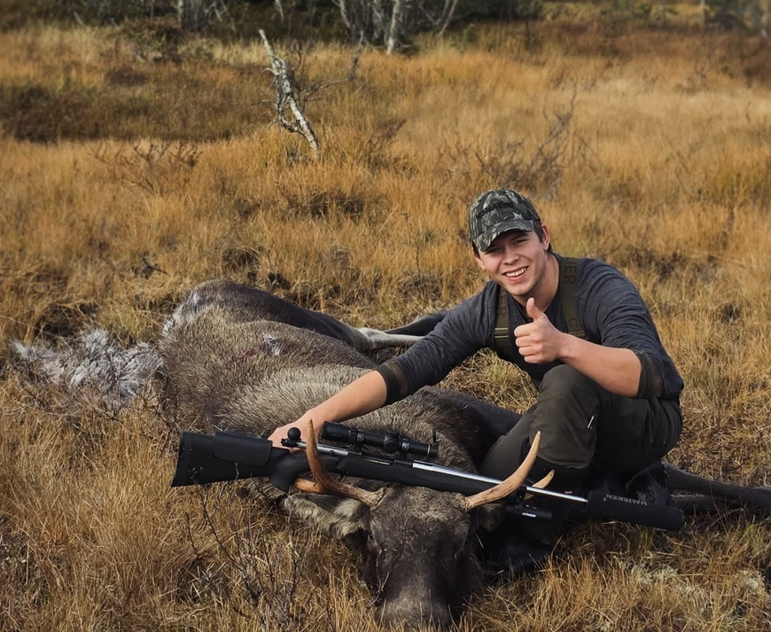Lars Bertelrud som har skutt en elg ute i marka