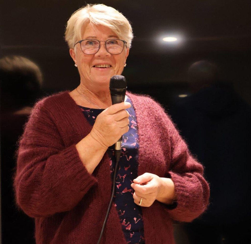 Leder-i-historielaget-Ase-Ostgard-Hagen-onsker-velkommen
