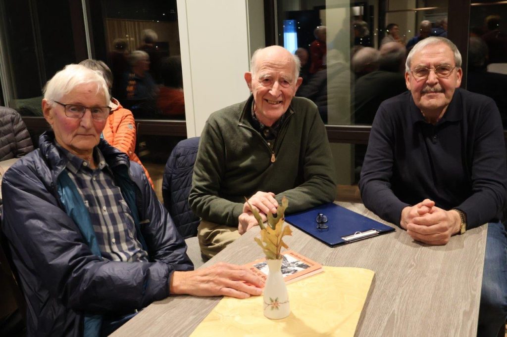 Svein-Thorsrud-intervjuer-Ole-Hermann-Aamodt-og-Odd-Arnulf-Tronrud